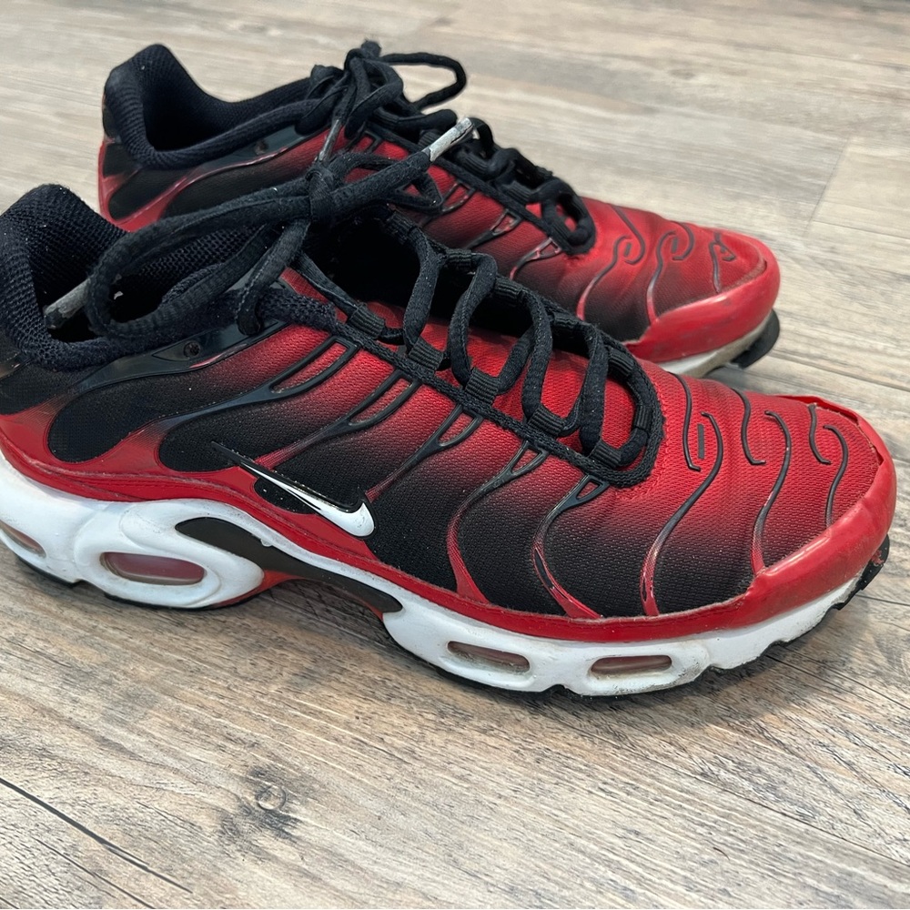 Nike Air TN Red and Black Athletic Shoes